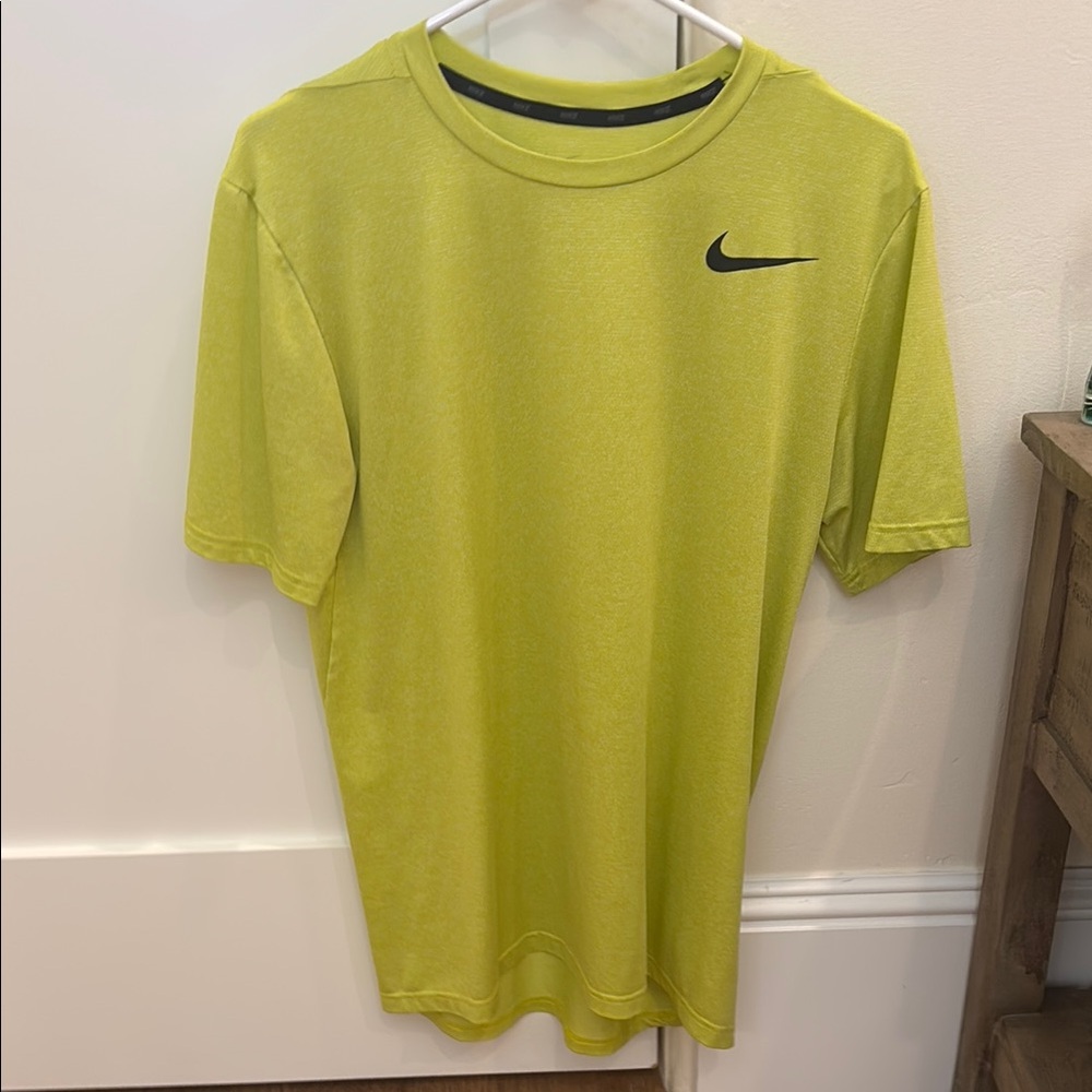 Nike Men's Green T-Shirt
